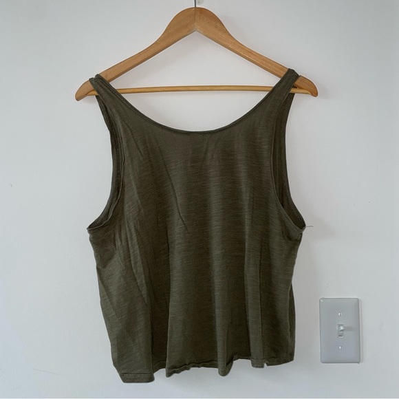 Green Cropped Tank Top - Picture 3 of 3